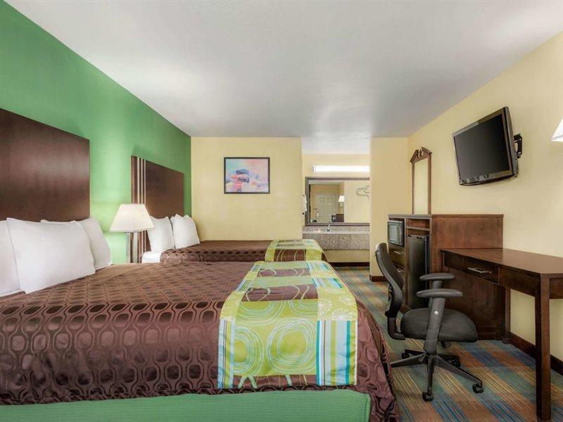 Ramada By Wyndham San Antonio Near Seaworld - Lackland Afb Eksteriør bilde